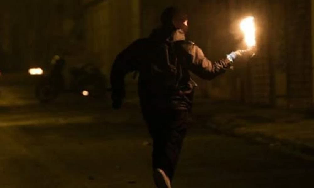 Κορυδαλλός: «Βροχή» μολότοφ σε σύνδεσμο φιλάθλων του Ολυμπιακού